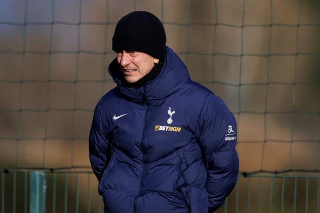 Frank xuất hiện tại đại bản doanh Tottenham giữa sóng gió sa thải